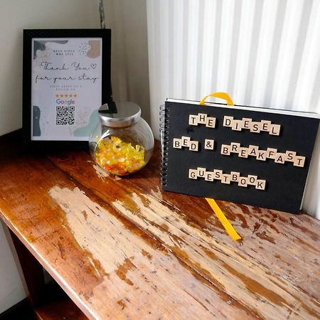 The Diesel Bed And Breakfast Rotterdam Bagian luar foto