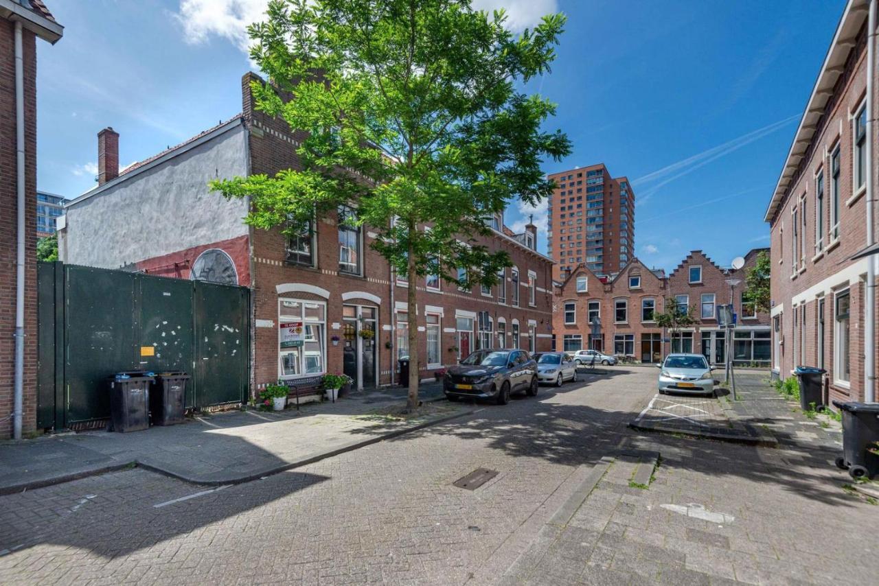 The Diesel Bed And Breakfast Rotterdam Bagian luar foto