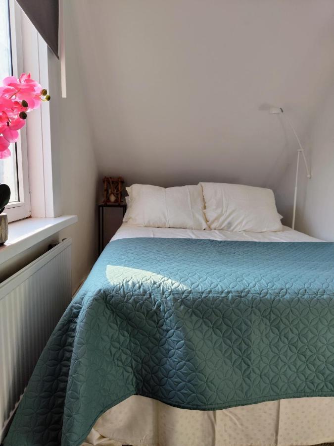 The Diesel Bed And Breakfast Rotterdam Bagian luar foto