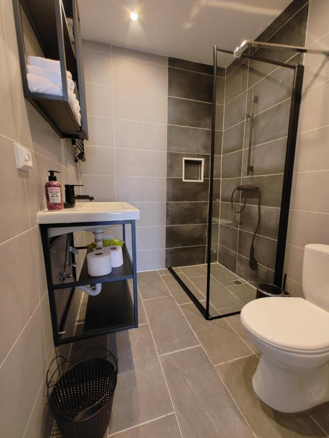 The Diesel Bed And Breakfast Rotterdam Bagian luar foto