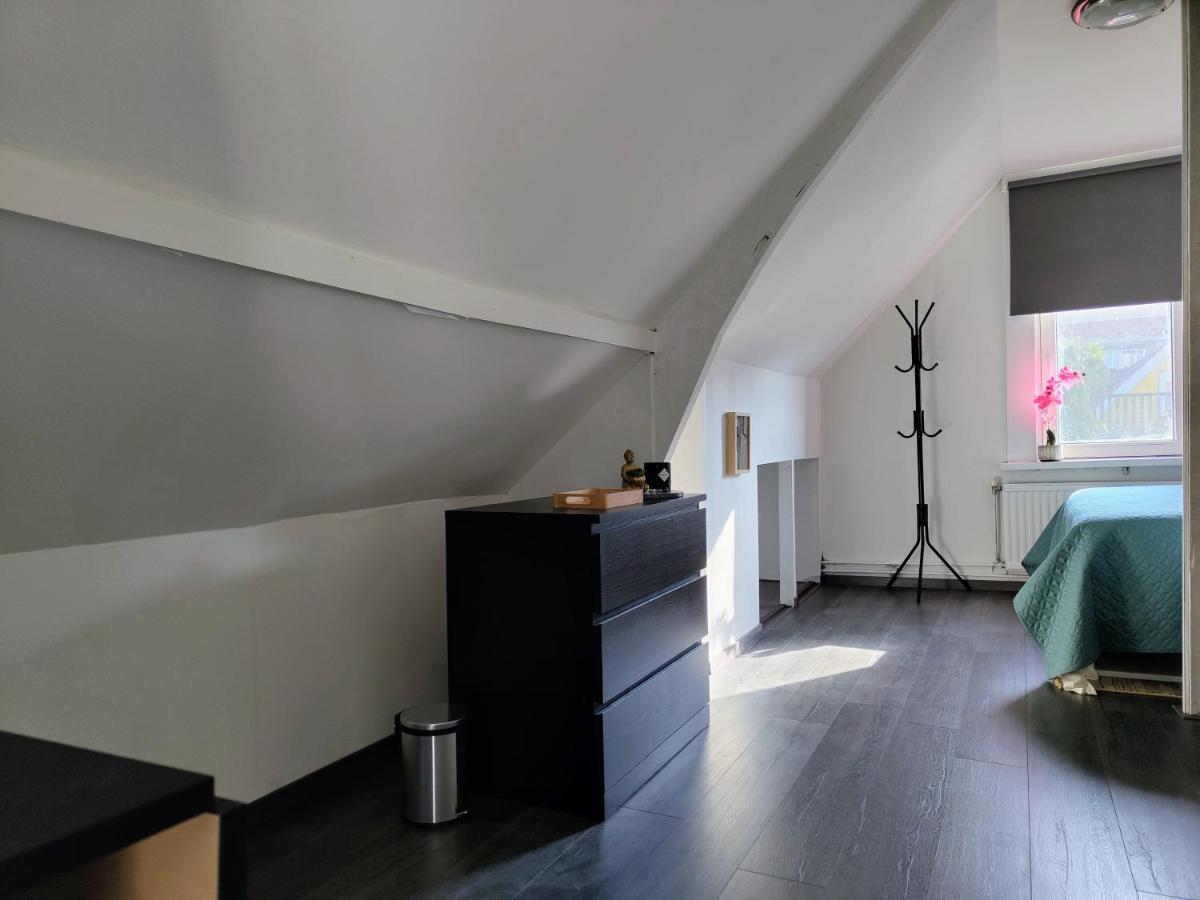 The Diesel Bed And Breakfast Rotterdam Bagian luar foto