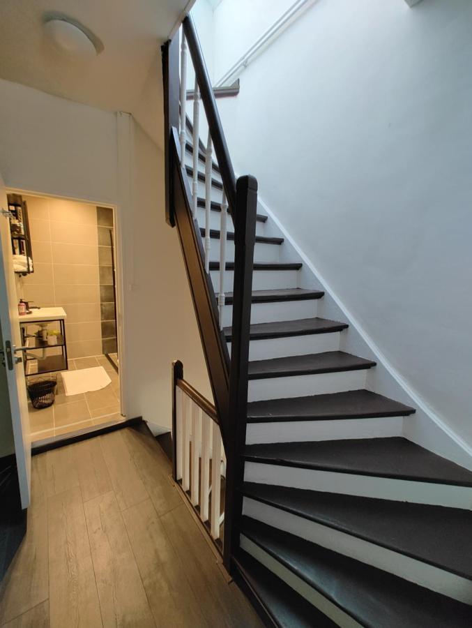 The Diesel Bed And Breakfast Rotterdam Bagian luar foto