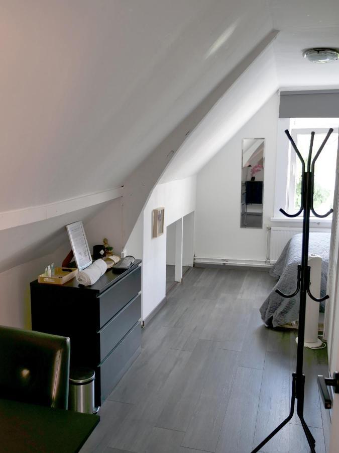 The Diesel Bed And Breakfast Rotterdam Bagian luar foto