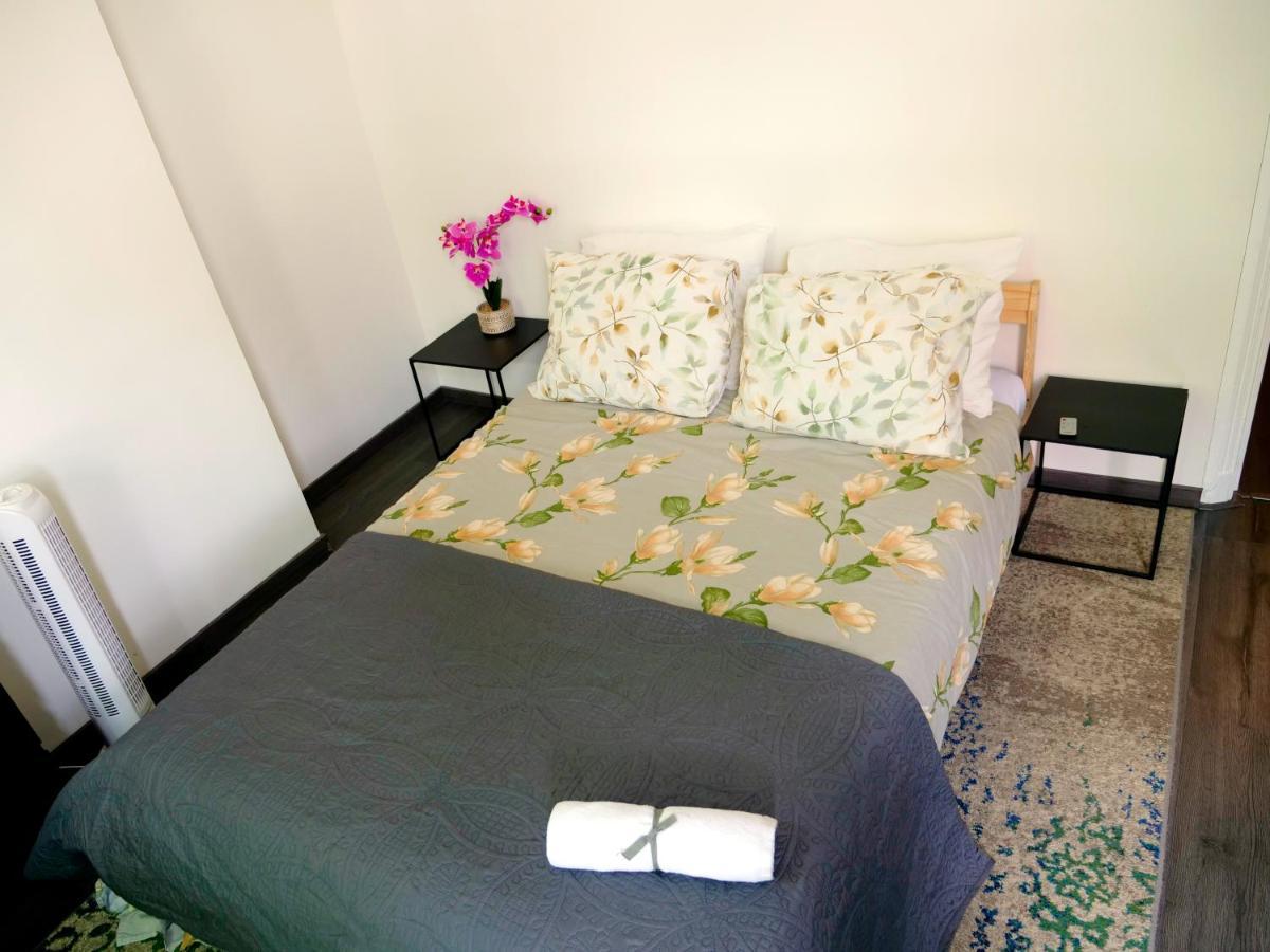 The Diesel Bed And Breakfast Rotterdam Bagian luar foto