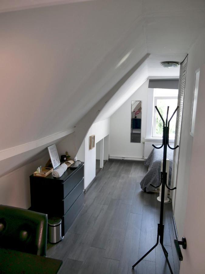 The Diesel Bed And Breakfast Rotterdam Bagian luar foto