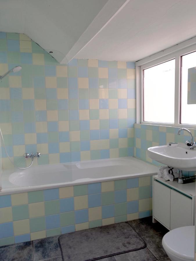 The Diesel Bed And Breakfast Rotterdam Bagian luar foto