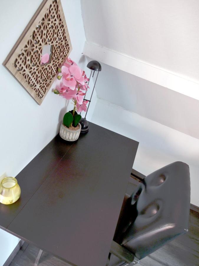 The Diesel Bed And Breakfast Rotterdam Bagian luar foto